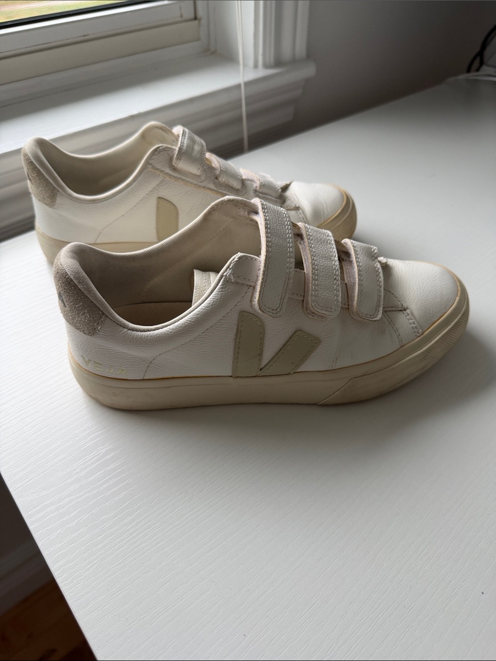 VEJA Esplar 3-Lock Leather Velcro Sneakers – White/Platine – Women’s US 8 / EU 3